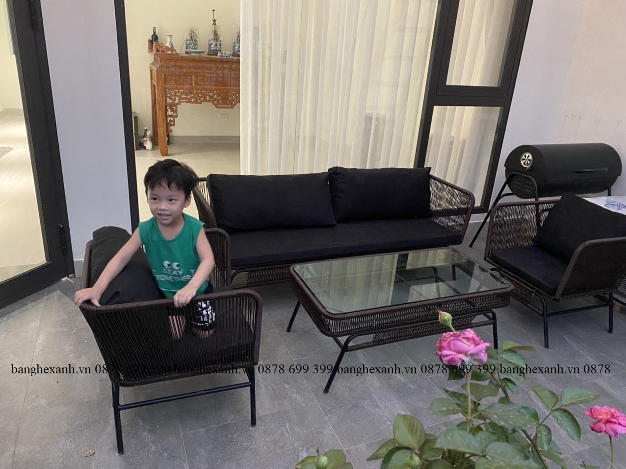 Sofa-May-Nhua-Ngoai-Troi.jpg